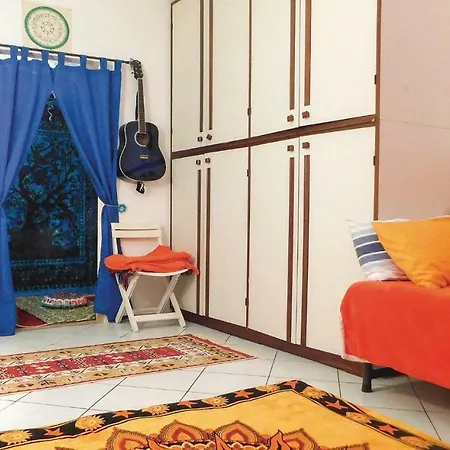 Orange House Apartment